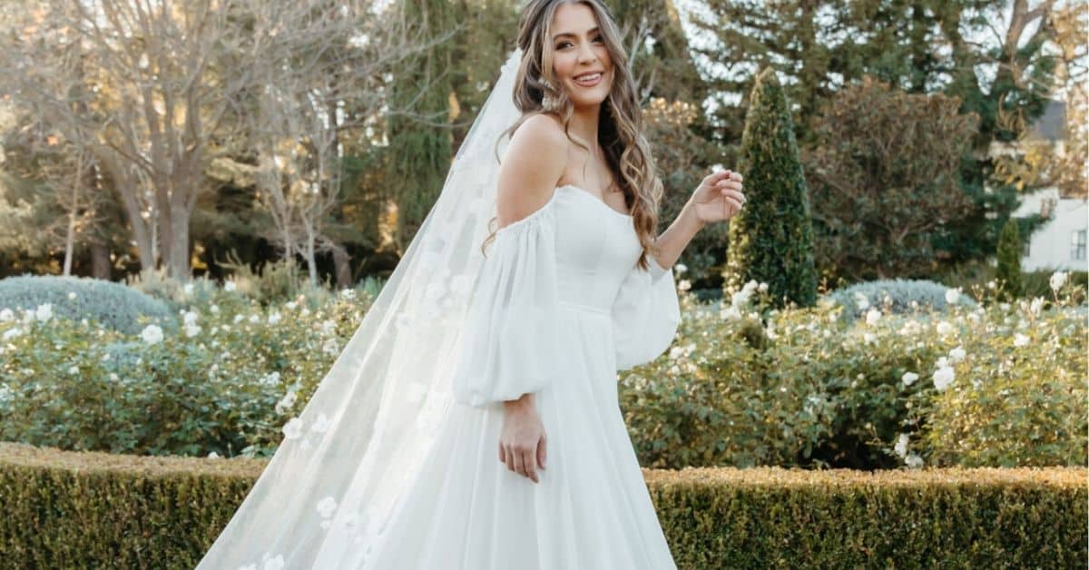 Simple Long Sleeve Wedding Dresses for Midsize to Plus-Size Brides