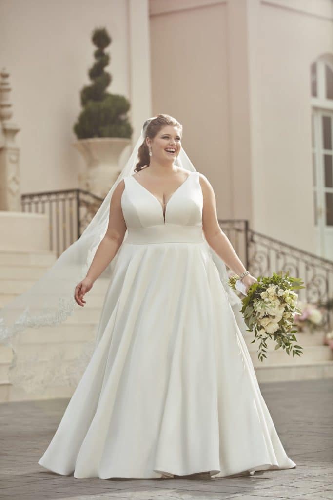 EveryBody EveryBride by Stella York wedding dress at Bijoux Bridal, sizes 18 to 36