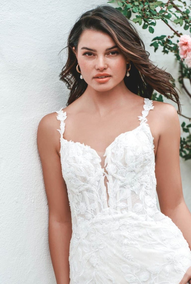 Allure Romance | Style R3752 | Close