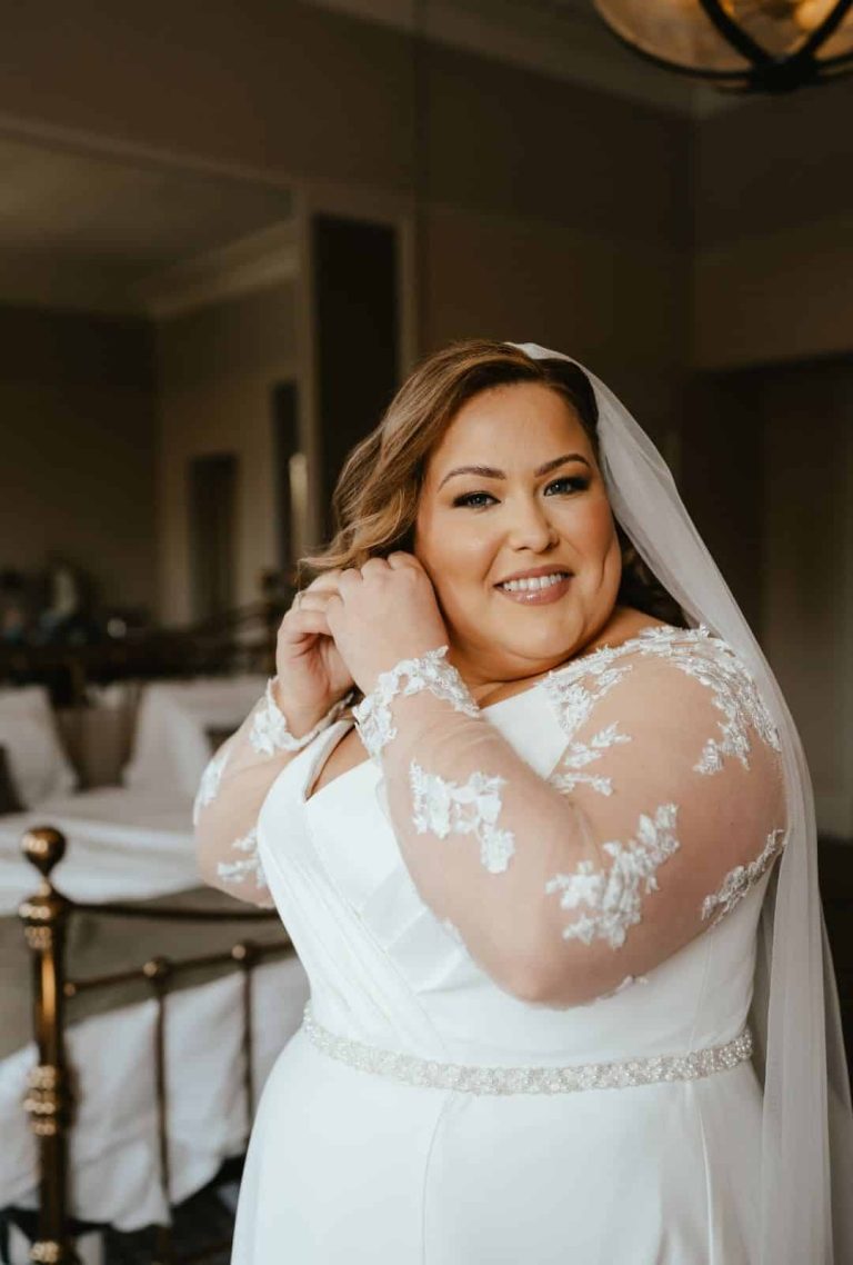 bijoux-bride-sara-getting-ready-on-her-wedding-day