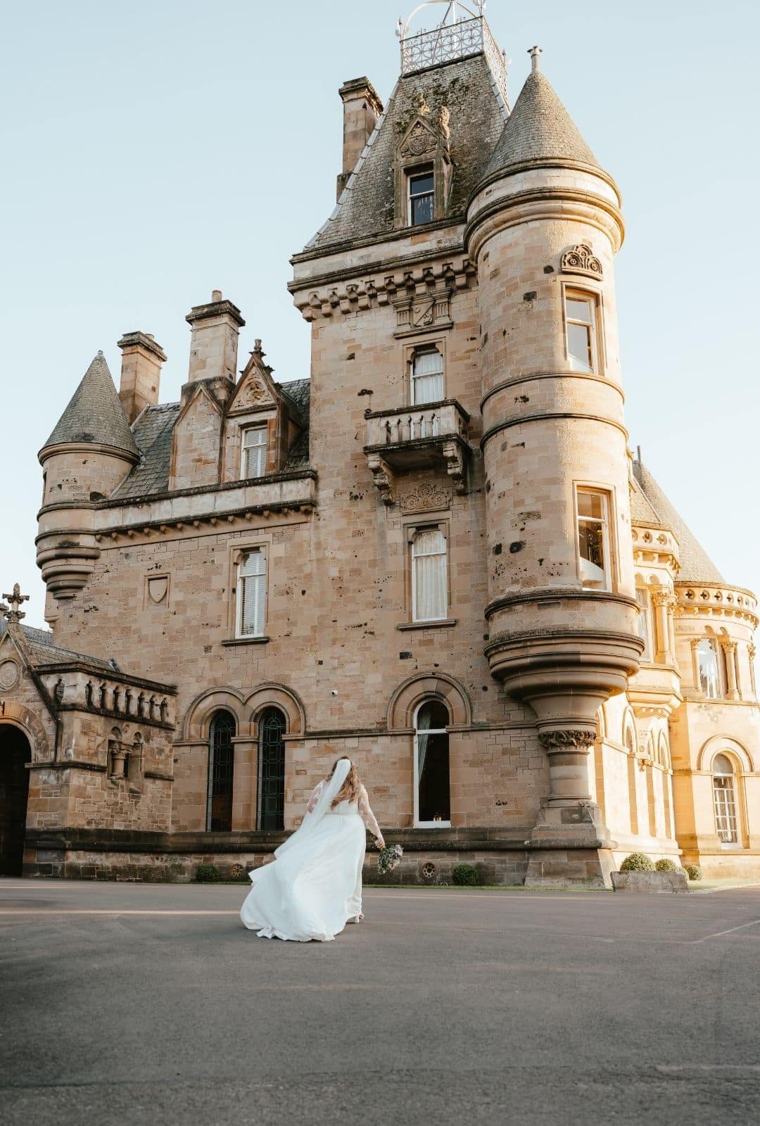 sara-walks-towards-her-cornhill-castle-wedding-venue